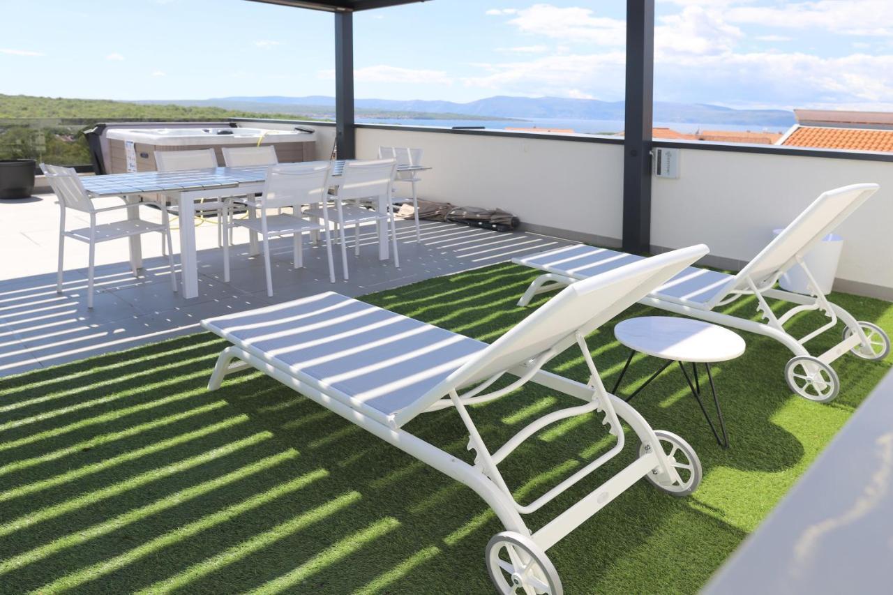Apartments Terra Sun With Private Pool Or Jacuzzi Njivice Exterior foto