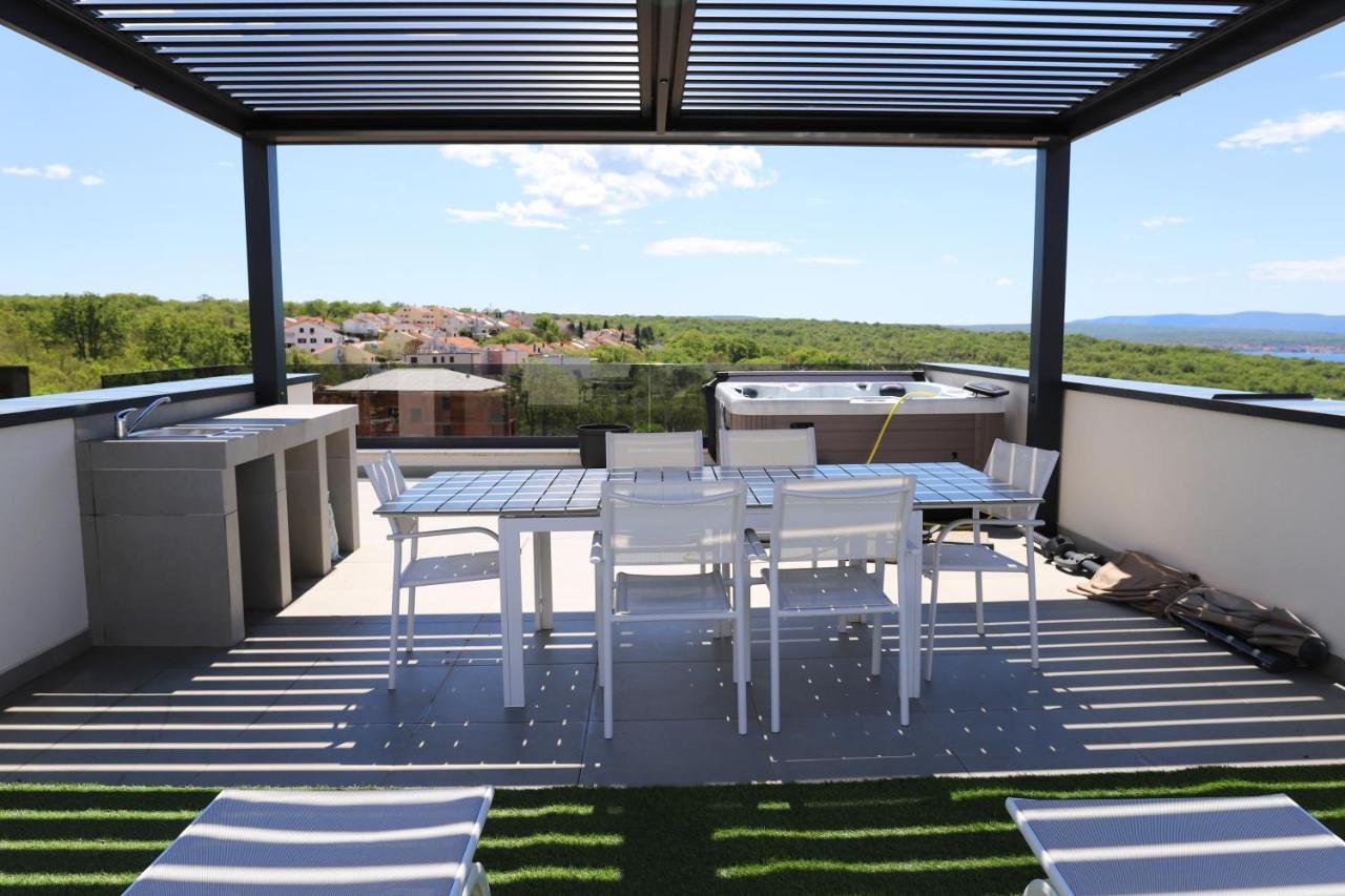 Apartments Terra Sun With Private Pool Or Jacuzzi Njivice Exterior foto